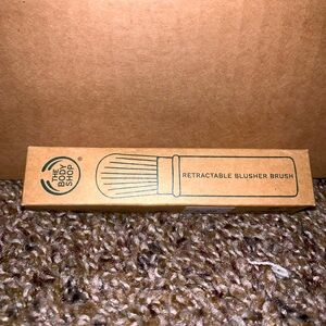 The Body Shop Retractable Blusher Brush
